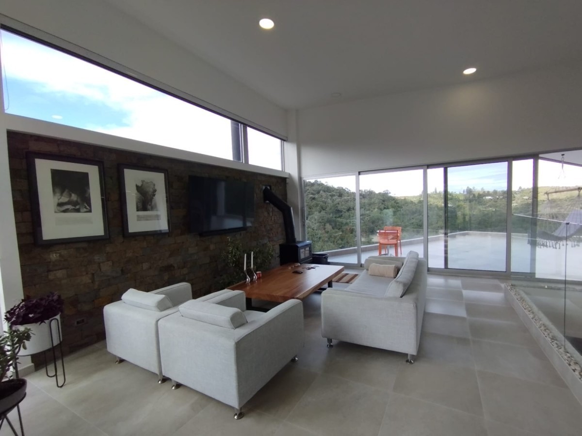 3BR Country House in Vía Las Palmas (213 m²) for Sale
