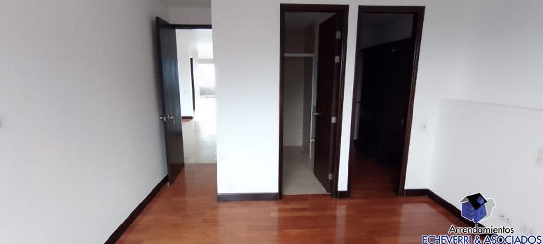 Apartamento de 3 alcobas en arriendo en La Calera, Medellín, 220 m² · foto 9 de 13