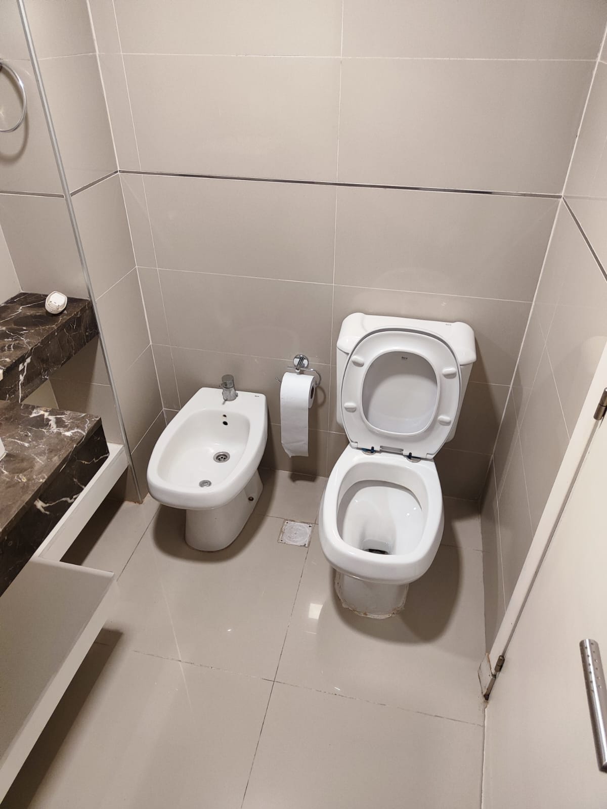 Apartamento con Terraza: Ubicación Privilegiada Cerca de Rambla y Montevideo Shopping. · Foto 12