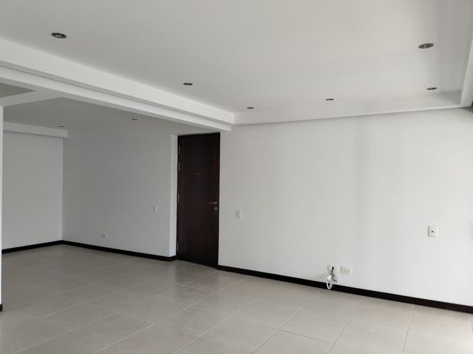 Apartamento de 3 alcobas en arriendo en El Poblado, Medellín, 160 m² · foto 11 de 19