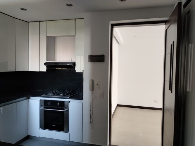 Apartamento de 3 alcobas en arriendo en El Poblado, Medellín, 160 m² · foto 7 de 19