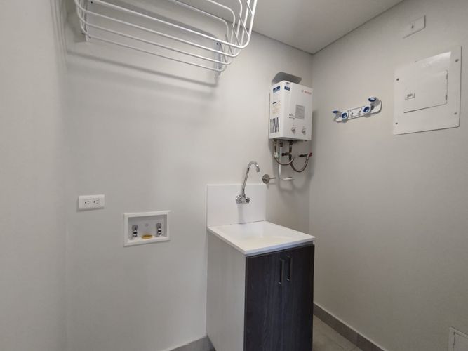Apartamento de 2 alcobas en arriendo en El Poblado, Medellín, 86 m² · foto 10 de 20