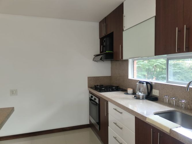 Apartamento de 2 alcobas en arriendo en El Poblado, Medellín, 91 m² · foto 2 de 14