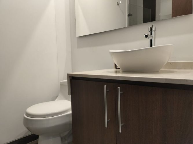 Apartamento de 2 alcobas en arriendo en El Poblado, Medellín, 91 m² · foto 13 de 14
