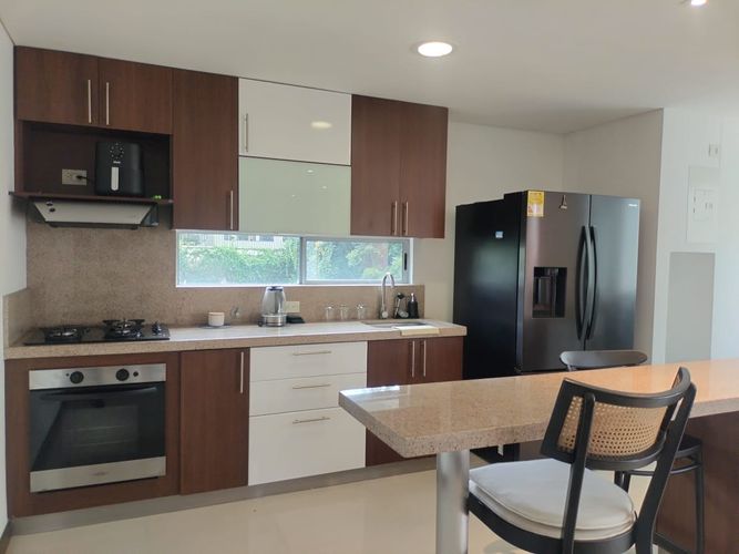 Apartamento de 2 alcobas en arriendo en El Poblado, Medellín, 91 m² · foto 3 de 14