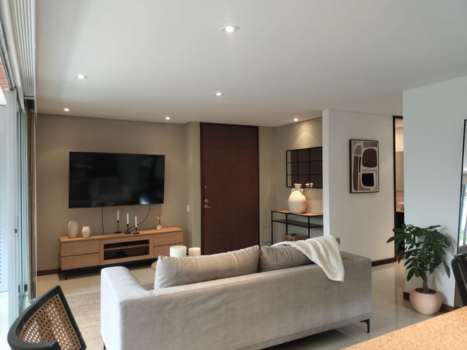 Apartamento de 2 alcobas en arriendo en El Poblado, Medellín, 91 m² · foto 4 de 14