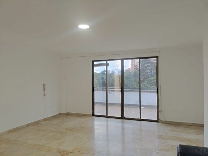 Apartamento de 3 alcobas en venta en El Poblado, Medellín, 250 m² · foto 2 de 16