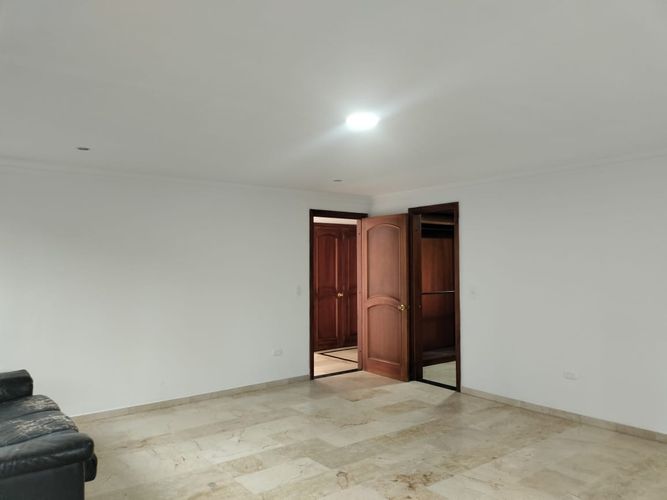 Apartamento de 3 alcobas en venta en El Poblado, Medellín, 250 m² · foto 11 de 16