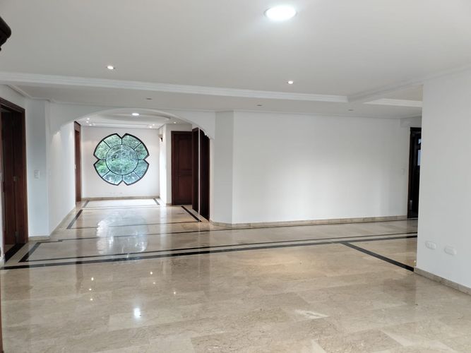 Apartamento de 3 alcobas en venta en El Poblado, Medellín, 250 m² · foto 5 de 16