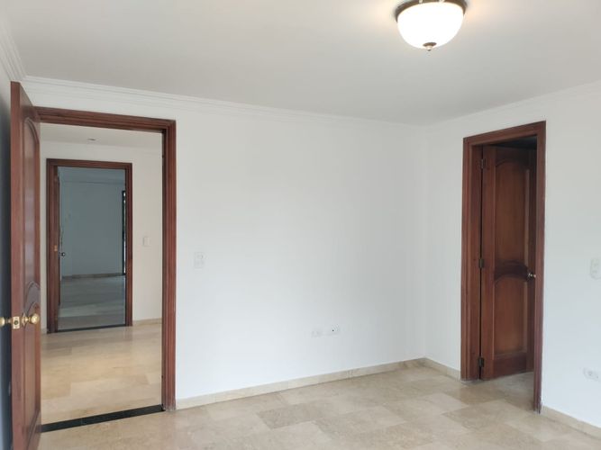 Apartamento de 3 alcobas en venta en El Poblado, Medellín, 250 m² · foto 13 de 16