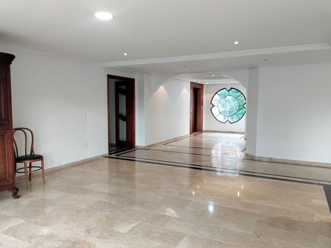 Apartamento de 3 alcobas en venta en El Poblado, Medellín, 250 m² · foto 4 de 16