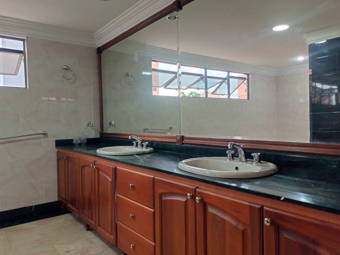 Apartamento de 3 alcobas en venta en El Poblado, Medellín, 250 m² · foto 16 de 16