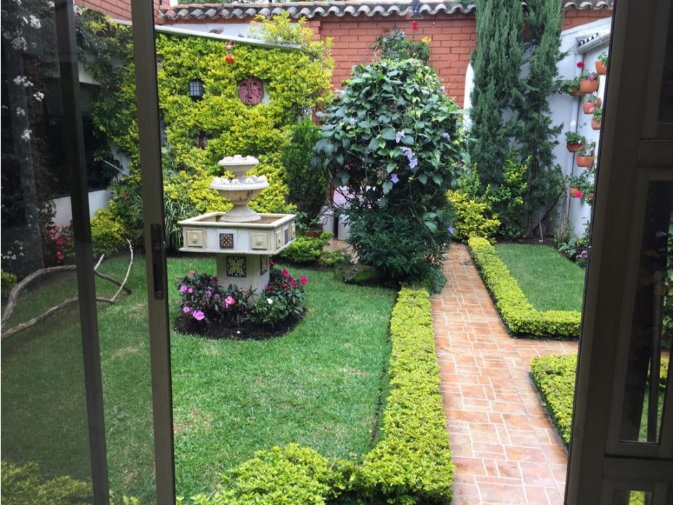 Casa en venta en Niza, Bogotá · foto 2 de 24