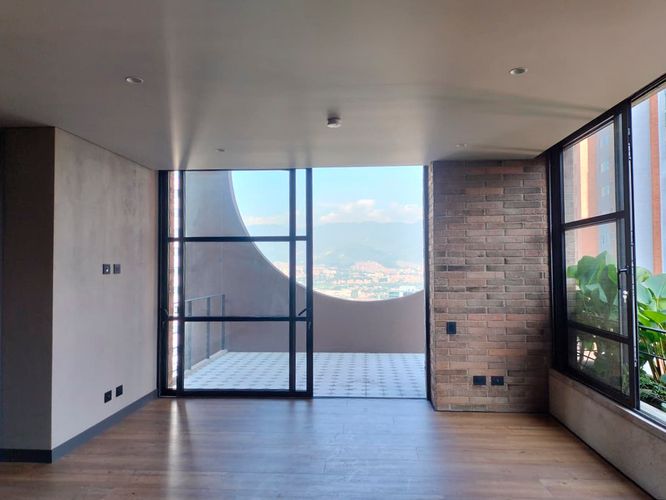 Apartamento de 2 alcobas en venta en El Poblado, Medellín, 100 m² · foto 2 de 19