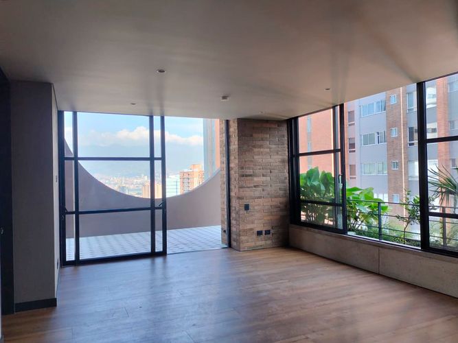 Apartamento de 2 alcobas en venta en El Poblado, Medellín, 100 m² · foto 3 de 19