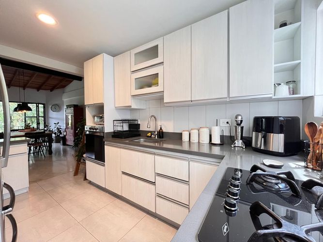Apartamento de 3 alcobas en venta en El Poblado, Medellín, 158 m² · foto 8 de 19