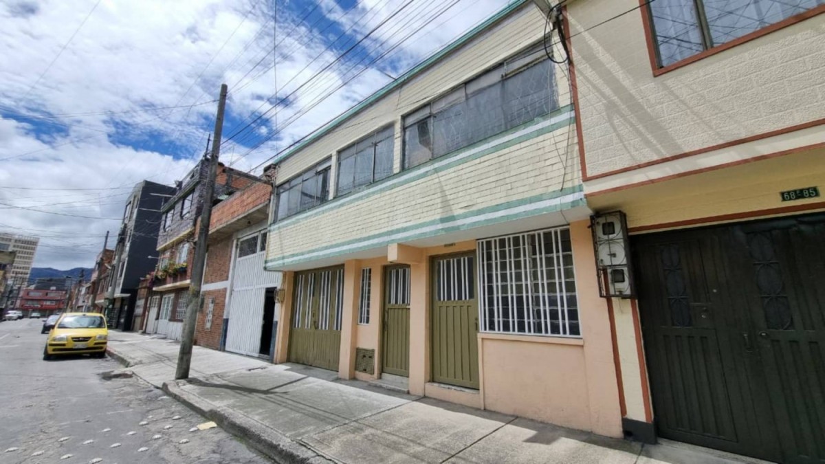 Casa en venta en Bellavista Occidental, Bogotá · foto 2 de 15