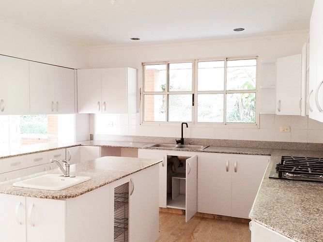 Casa de 4 alcobas en venta en El Tesoro, Medellín, 450 m² · foto 3 de 17