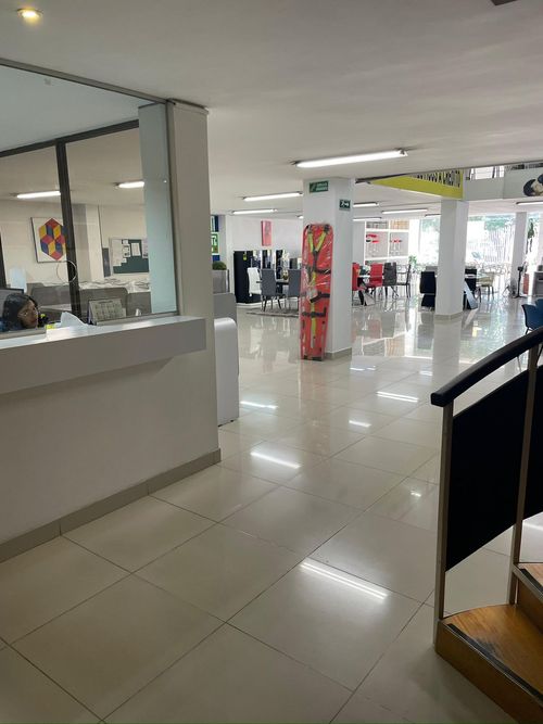 Local en arriendo en San Pedro, Cali, 963 m² · foto 2 de 14