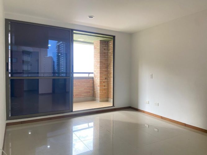 Apartamento de 3 alcobas en venta en Entre Amigos, Sabaneta, 109 m² · foto 2 de 17