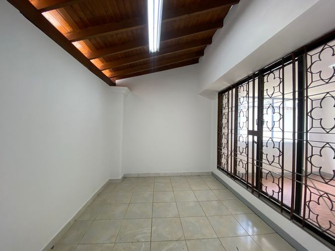 Oficina en arriendo en El Poblado, Medellín, 400 m² · foto 2 de 8