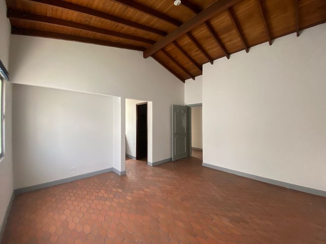 Oficina en arriendo en El Poblado, Medellín, 400 m² · foto 5 de 8