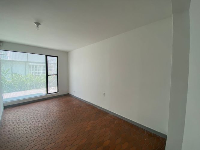 Oficina en arriendo en El Poblado, Medellín, 400 m² · foto 4 de 8