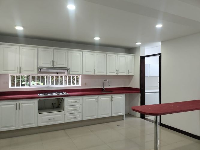Casa de 3 alcobas en arriendo en El Poblado, Medellín, 320 m² · foto 5 de 15
