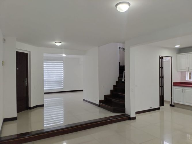 Casa de 3 alcobas en arriendo en El Poblado, Medellín, 320 m² · foto 3 de 15