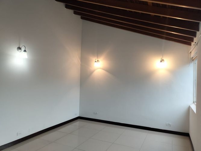 Casa de 3 alcobas en arriendo en El Poblado, Medellín, 320 m² · foto 11 de 15