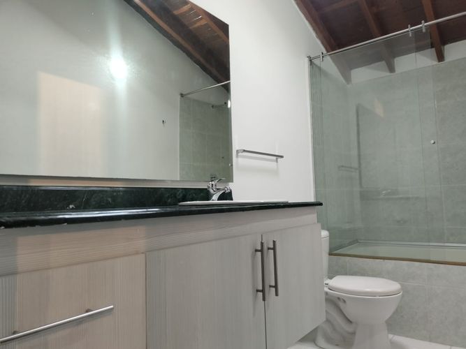 Casa de 3 alcobas en arriendo en El Poblado, Medellín, 320 m² · foto 14 de 15