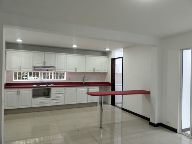 Casa de 3 alcobas en arriendo en El Poblado, Medellín, 320 m² · foto 4 de 15