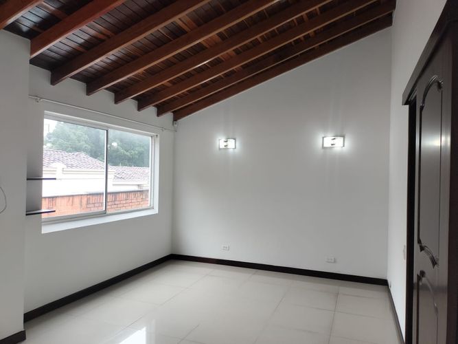 Casa de 3 alcobas en arriendo en El Poblado, Medellín, 320 m² · foto 10 de 15