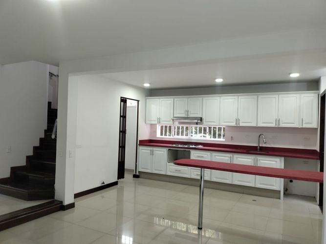 Casa de 3 alcobas en arriendo en El Poblado, Medellín, 320 m² · foto 6 de 15