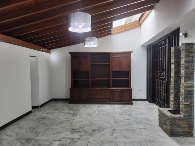Casa de 3 alcobas en arriendo en El Poblado, Medellín, 320 m² · foto 8 de 15