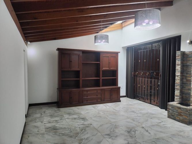 Casa de 3 alcobas en arriendo en El Poblado, Medellín, 320 m² · foto 9 de 15