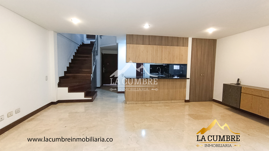 Casa de 3 alcobas en venta en Loma Benedictinos, Envigado, 150 m² · foto 2 de 16
