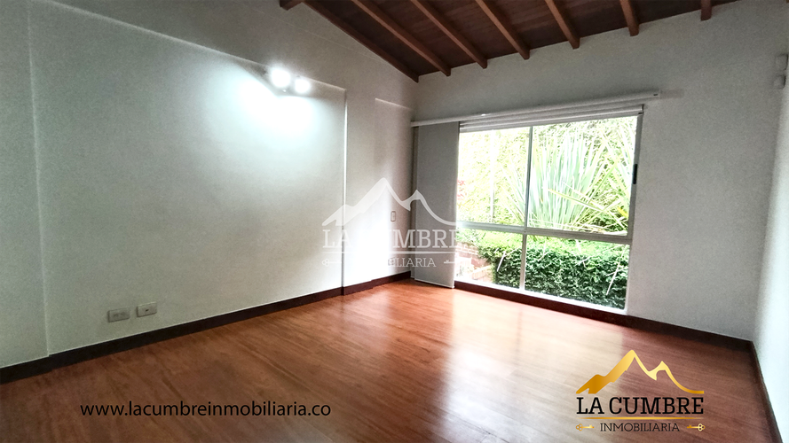 Casa de 3 alcobas en venta en Loma Benedictinos, Envigado, 150 m² · foto 11 de 16