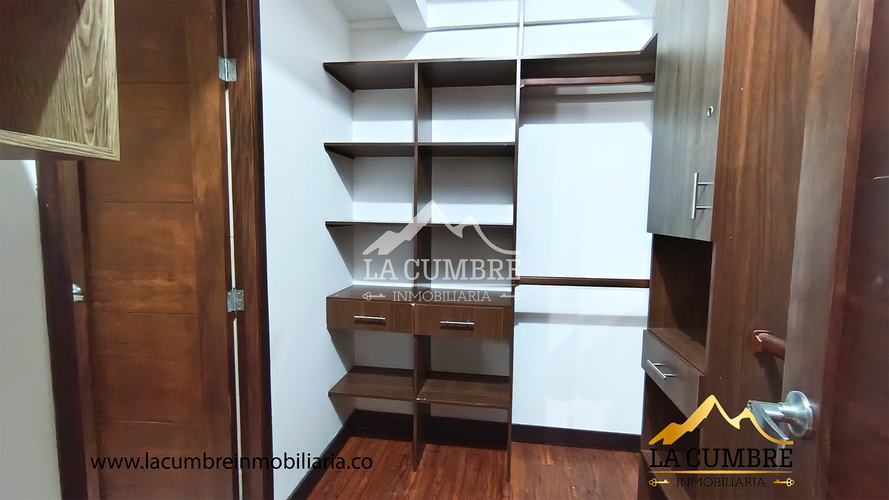 Casa de 3 alcobas en venta en Loma Benedictinos, Envigado, 150 m² · foto 12 de 16
