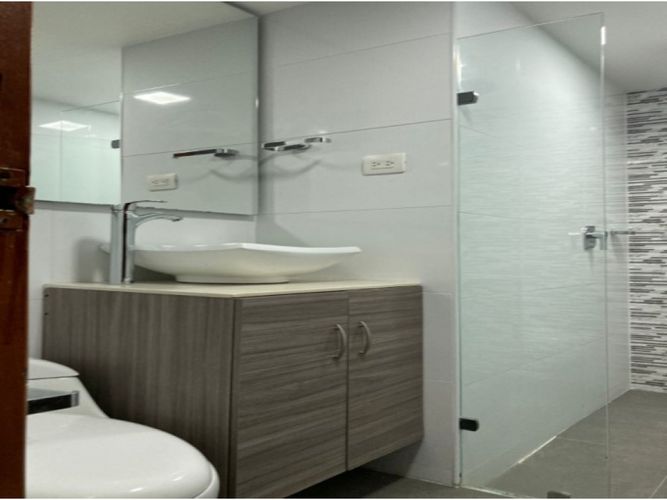 Casa de 4 alcobas en venta en Laureles, Medellín, 158 m² · foto 8 de 13