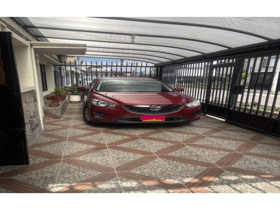 Casa en venta en Normandia, Bogotá · foto 2 de 20