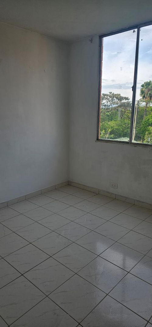 Apartamento de 3 alcobas en venta en Valle Grande, Cali, 46 m² · foto 2 de 12