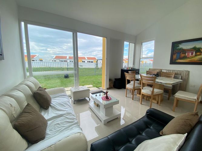 Casa de 3 alcobas en venta en El Castillo, Jamundí, 136 m² · foto 2 de 13