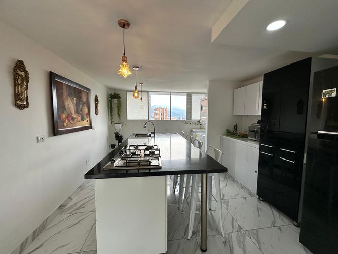 Apartamento de 3 alcobas en venta en El Poblado, Medellín, 90 m² · foto 4 de 13