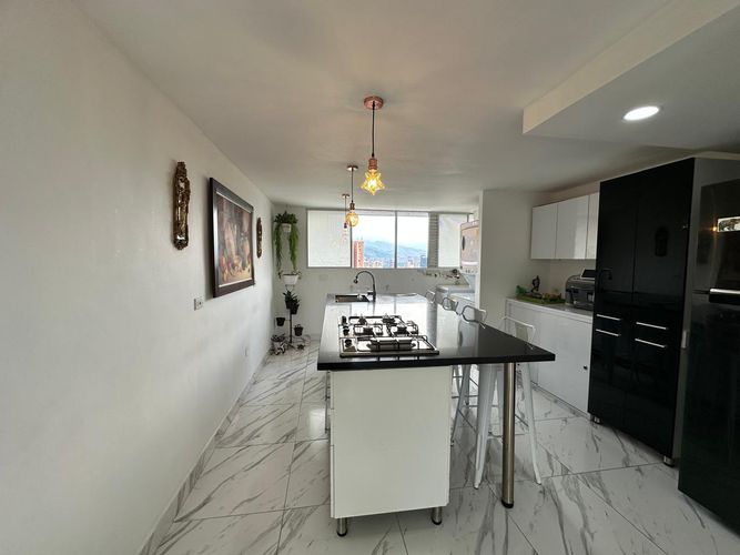 Apartamento de 3 alcobas en venta en El Poblado, Medellín, 90 m² · foto 3 de 13