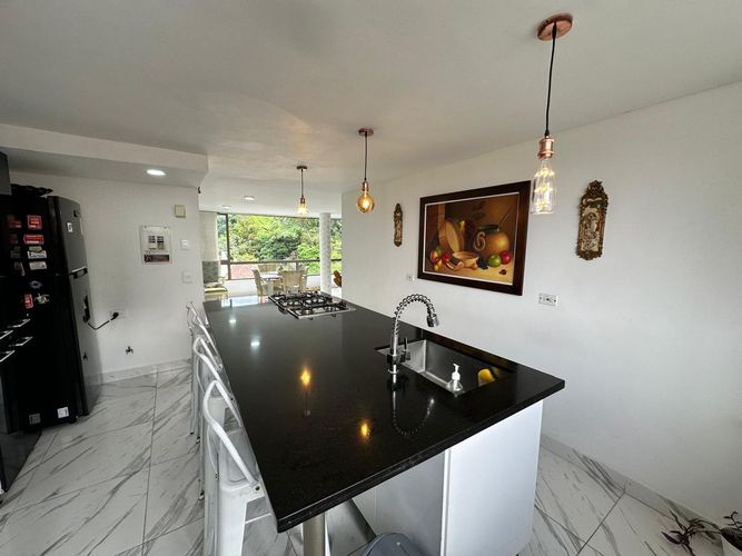 Apartamento de 3 alcobas en venta en El Poblado, Medellín, 90 m² · foto 5 de 13