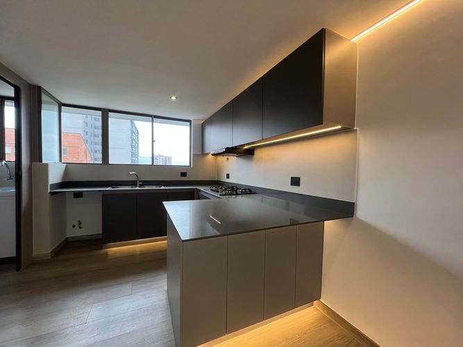 Apartamento de 3 alcobas en arriendo en El Poblado, Medellín, 90 m² · foto 5 de 16