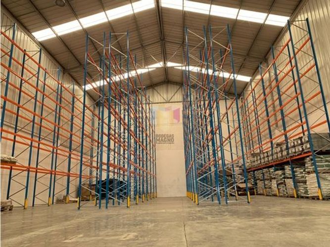 Bodega en arriendo en Holanda, Sabaneta, 1200 m² · foto 2 de 4