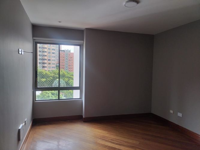 Apartamento de 3 alcobas en venta en El Poblado, Medellín, 220 m² · foto 6 de 14