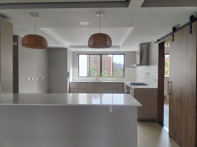 Apartamento de 3 alcobas en venta en El Poblado, Medellín, 220 m² · foto 12 de 14
